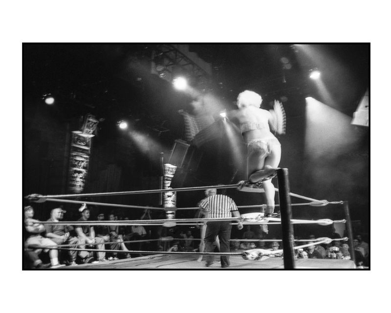 An angel on the ropes, Los Angeles 2000